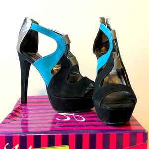 Super sexy platform heels 🔥